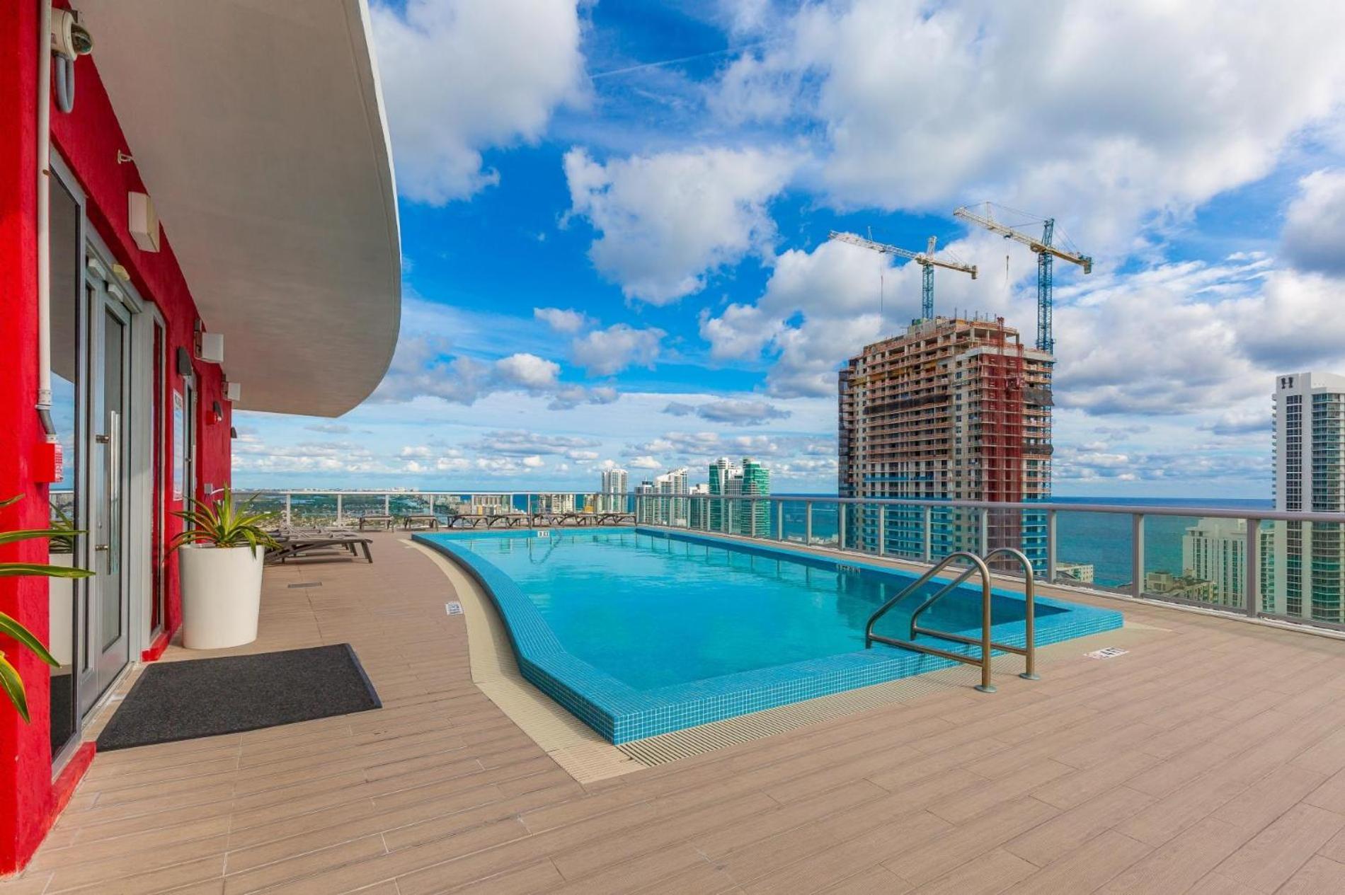 Modern One Bedroom Rental At Beach Walk Resort Miami 18Th Floor Hallandale Beach Buitenkant foto