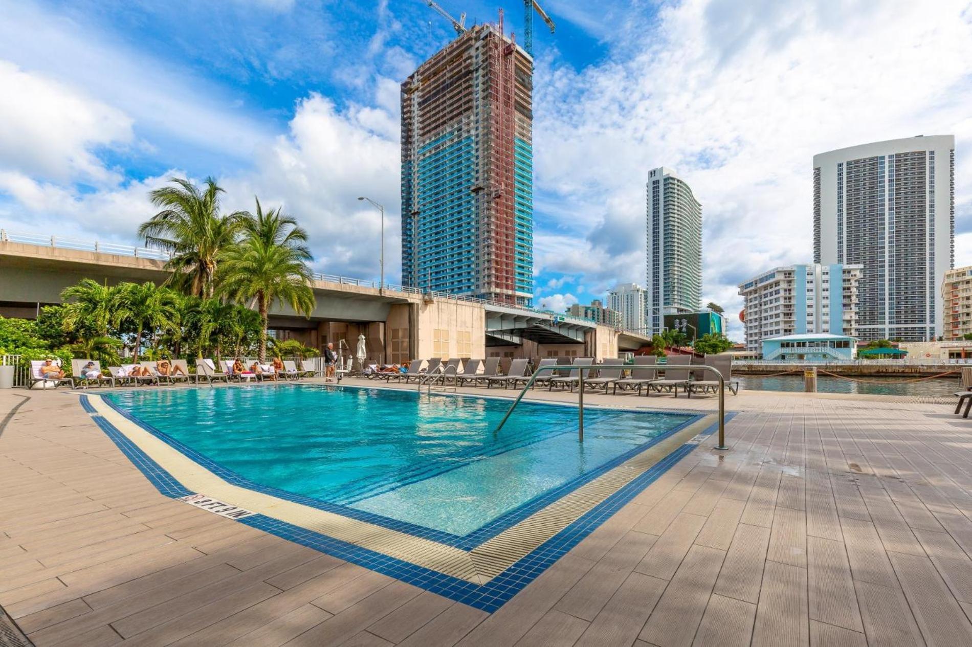 Modern One Bedroom Rental At Beach Walk Resort Miami 18Th Floor Hallandale Beach Buitenkant foto