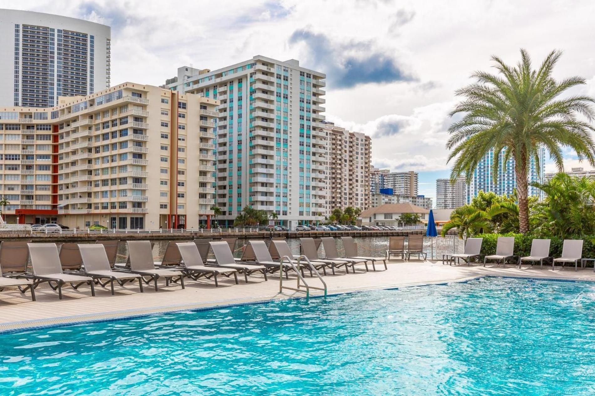 Modern One Bedroom Rental At Beach Walk Resort Miami 18Th Floor Hallandale Beach Buitenkant foto